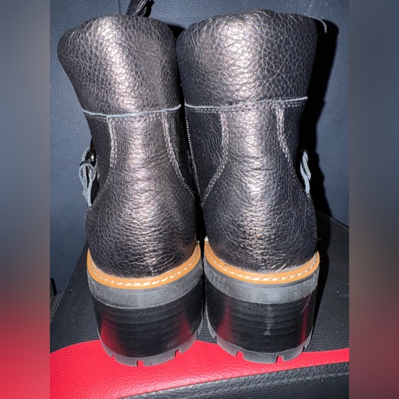 Naturalizer Tia water repellent bronze boots
Wide width
NIB - Picture 5 of 9